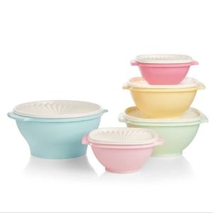 Tupperware Vintage Servalier Bowls set of 5 New